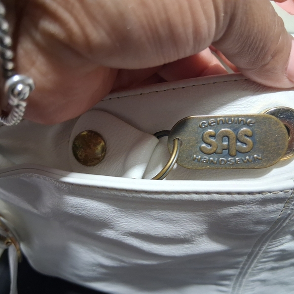SAS White Leather Shoulder Bag with Soft Structure - Picture 7 of 8